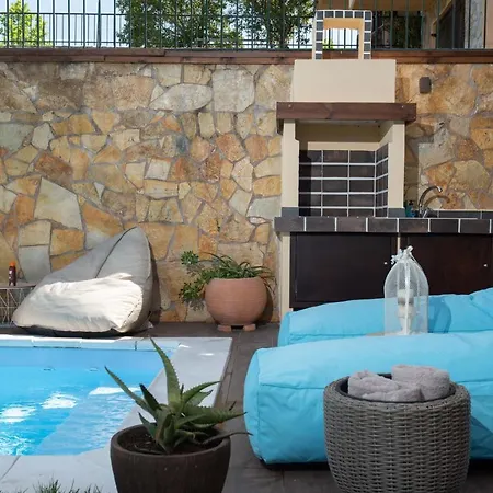 Dandy Villas Nea Roda - Melodic Waves - Private - Pool - Parking - Cellar * Nea Roda