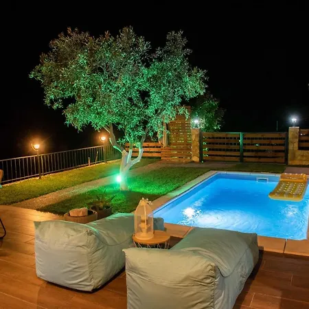 Holiday home Dandy Villas Nea Roda - Melodic Waves - Private - Pool - Parking - Cellar