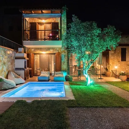 Holiday home Dandy Villas Nea Roda - Melodic Waves - Private - Pool - Parking - Cellar *