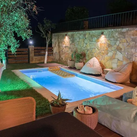 Dandy Villas Nea Roda - Melodic Waves - Private - Pool - Parking - Cellar Nea Roda