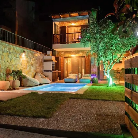 Dandy Villas Nea Roda - Melodic Waves - Private - Pool - Parking - Cellar Holiday home