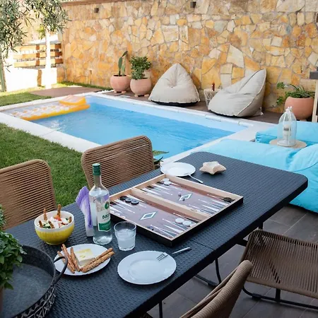 Dandy Villas Nea Roda - Melodic Waves - Private - Pool - Parking - Cellar * Nea Roda
