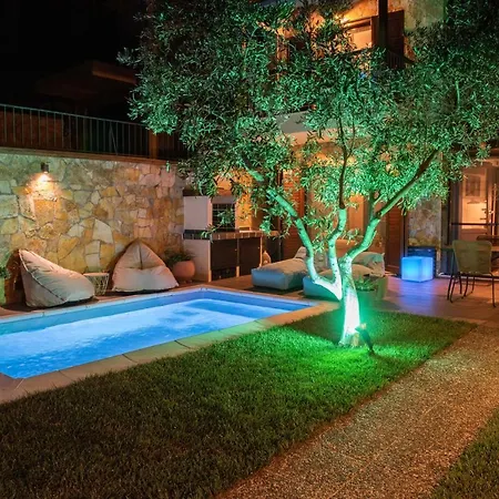 Holiday home Dandy Villas Nea Roda - Melodic Waves - Private - Pool - Parking - Cellar