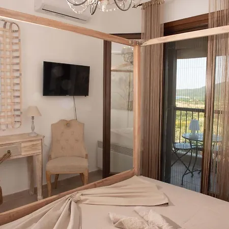Dandy Villas Nea Roda - Melodic Waves - Private - Pool - Parking - Cellar Holiday home